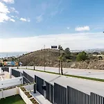 Апартаменты Coastal Retreat With Shared Pool,